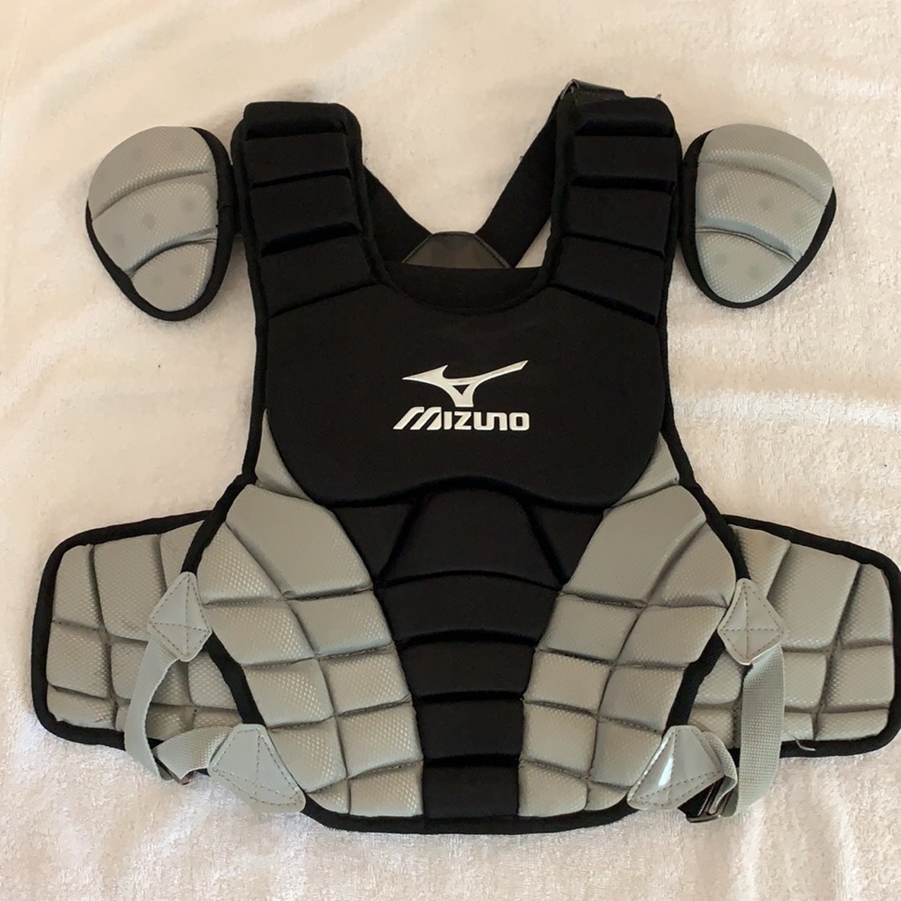 Mizuno 14’’ Catcher's chest protector